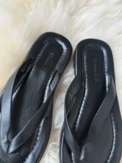 Massimo Dutti Leather Flip Flops