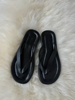 Massimo Dutti Leather Flip Flops