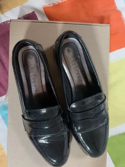 Mocassins noirs brillants