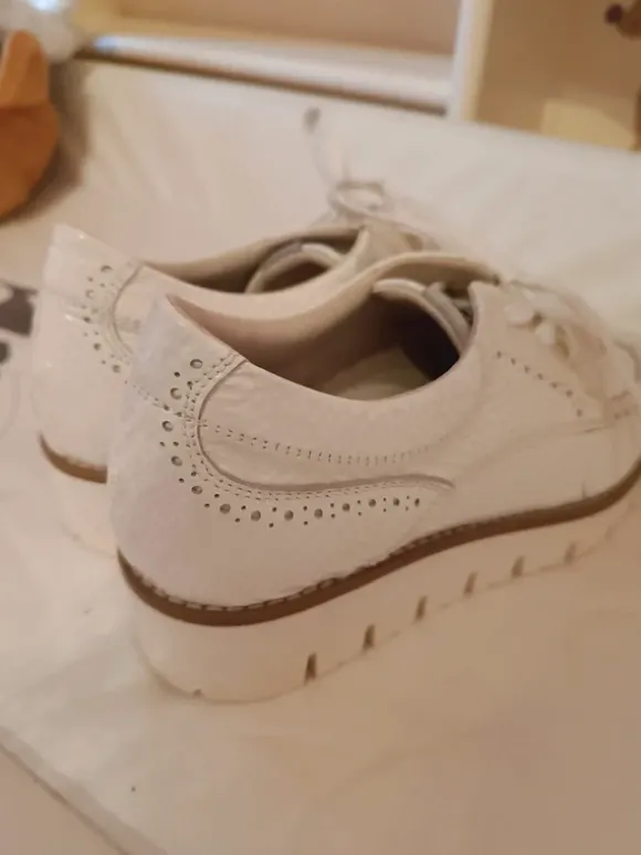 Mooie witte schoenen