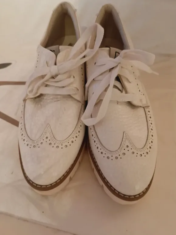 Mooie witte schoenen