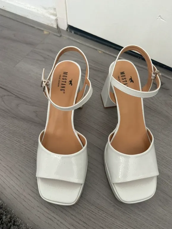 Mustang White Patent Block Heel Sandals