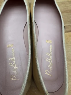 Nagelneue Schuhe von Pretty ballerinas in nude
