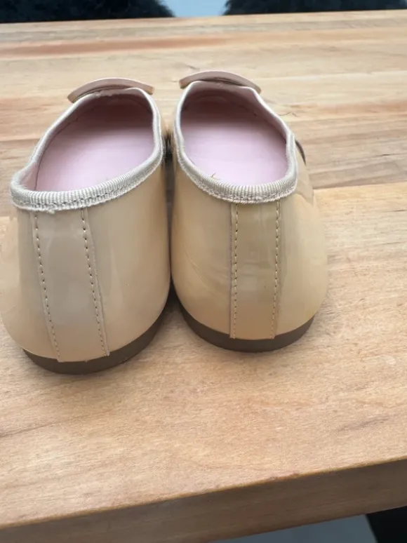 Nagelneue Schuhe von Pretty ballerinas in nude