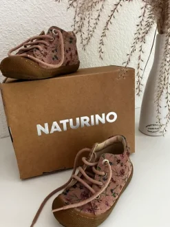 Naturino Lernlaufschuhe mit Blumenmuster, Gr. 23