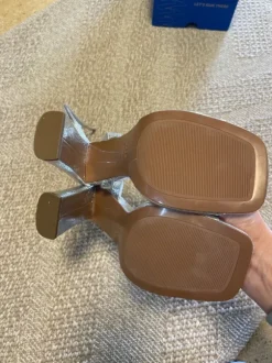 Neu Asos Sandaletten