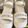 **Neu mit Karton_Buffalo Plateau Sandalen Cremeweiß Größe 40**