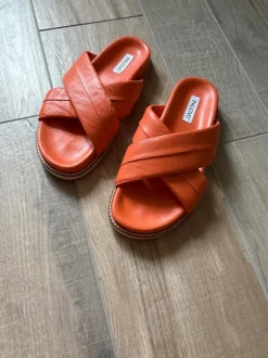 Neu!! Orangefarbene Sandalen von Inuovo, Leder, Gr. 40