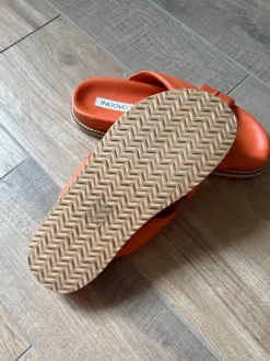 Neu!! Orangefarbene Sandalen von Inuovo, Leder, Gr. 40