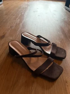 NEU Sandalen mit Absatz Gr. 40 Braun