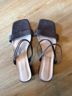 NEU Sandalen mit Absatz Gr. 40 Braun