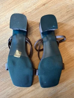 NEU Sandalen mit Absatz Gr. 40 Braun