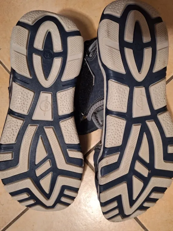Neu, ungetragen Jungs-/Herren-Sandalen mit unterschiedlichen Größen