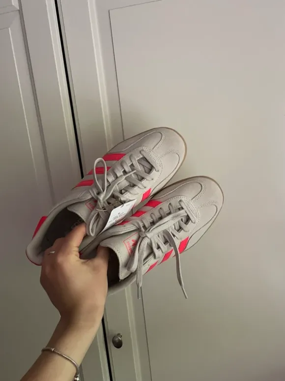 NEUE Adidas Gazelle Sneaker