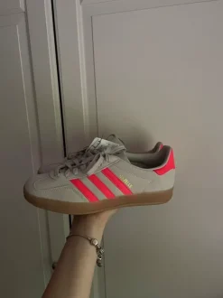NEUE Adidas Gazelle Sneaker