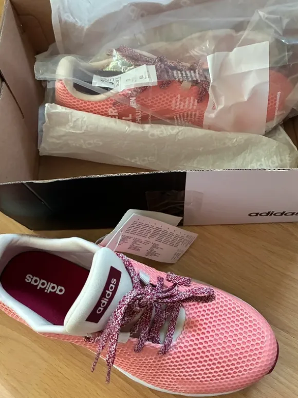 Neue Adidas Sooraj Sneaker/Laufschuhe