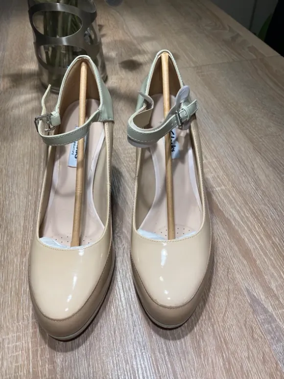 Neue bequeme Lack-Higheels von Clarks Größe 39