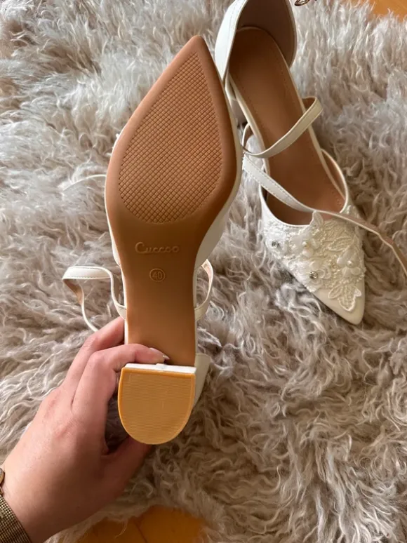 NEUE Brautschuhe mit Strass und Blüten