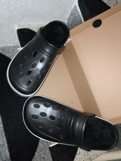 Neue Clogs Hausschuhe Gr. 45