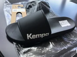 Neue Kempa Badepantoletten/Badelatschen