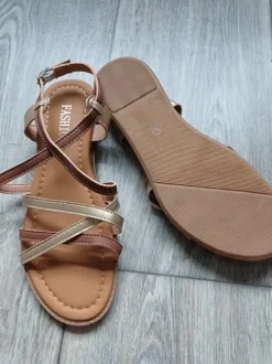 Neue Sandalen