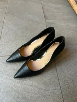 Neue Schuhe mit Absatz