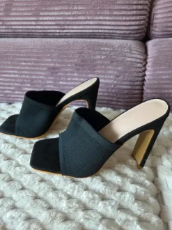 Neue schwarze Mules - Pantoletten mit Blockabsatz – Gr. 38