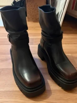 Neue schwere Boots