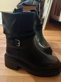 Neue schwere Boots