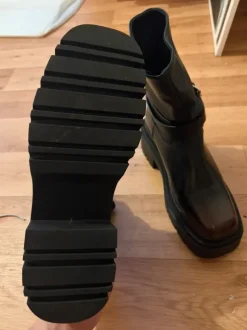 Neue schwere Boots