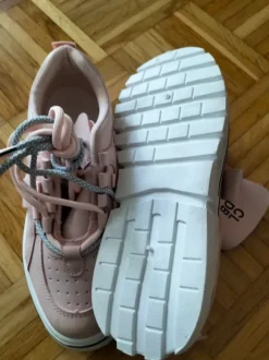 Neue Sneaker 38/39