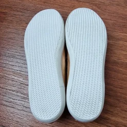 Neue Sneaker von Lacoste, Gr. 40, goldfarben