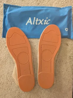Neue, ungetragene Espadrilles für Männer