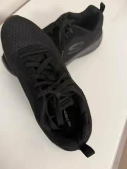 Neuw. Schwarze Skechers in Gr. 39