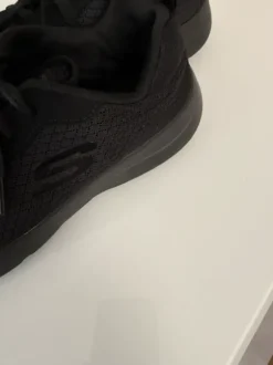 Neuw. Schwarze Skechers in Gr. 39