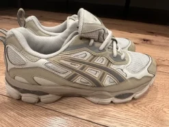Neuwertig Herren Schuhe von asics Gr.42 sehr guter Zustand
