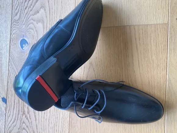 Neuwertiger, eleganter , schwarzer Schnürschuh von Lloyd