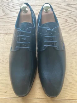 Neuwertiger, eleganter , schwarzer Schnürschuh von Lloyd