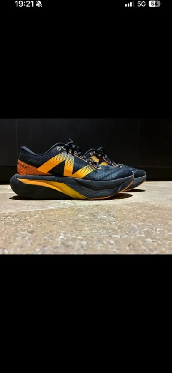 New Balance Fuelcell Elite V4