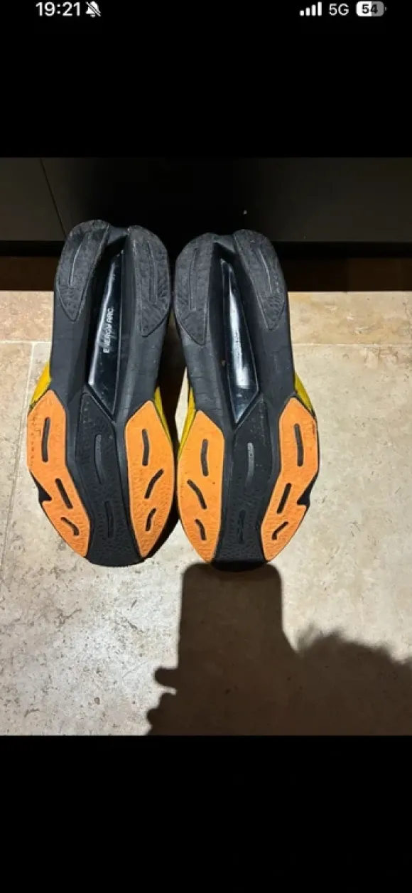 New Balance Fuelcell Elite V4