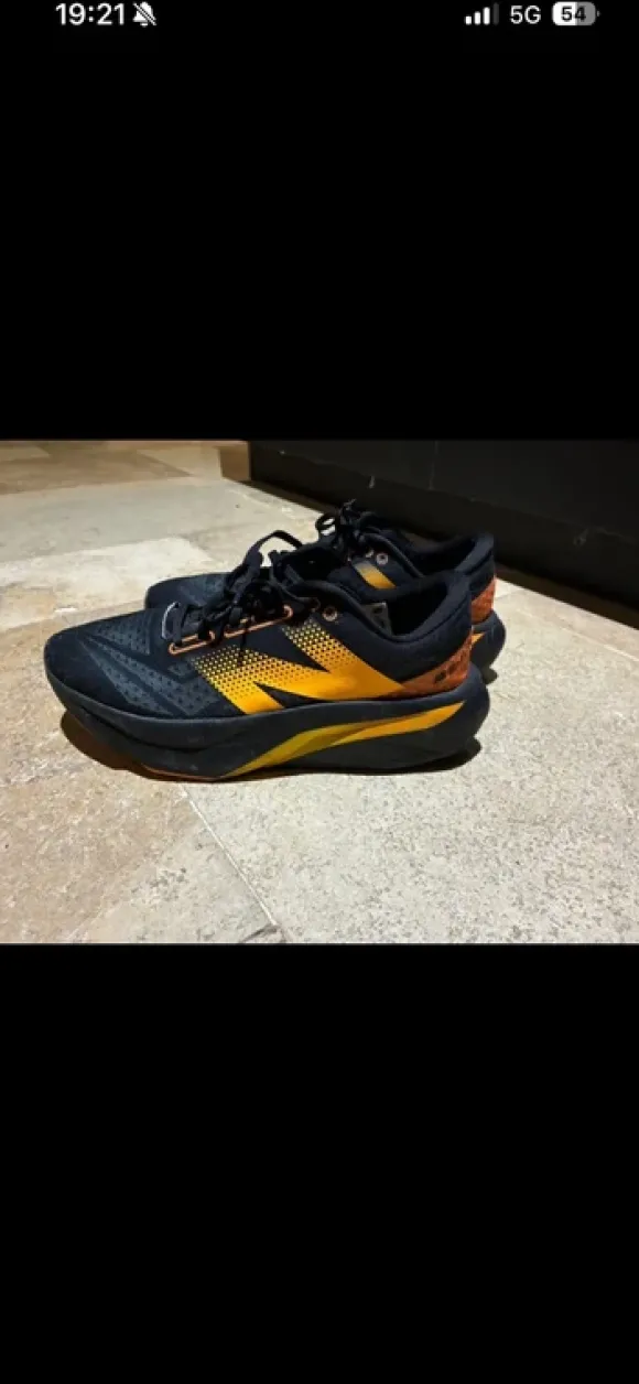 New Balance Fuelcell Elite V4