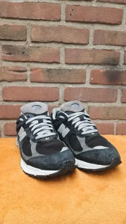 New balance 2002R