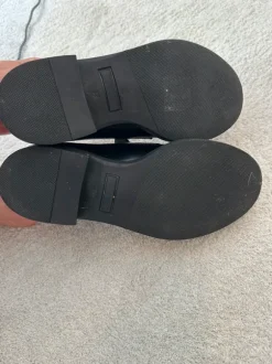 Nieuwe loafers van zwart leer