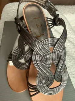 Nieuwe metallic zilveren feestsandalen 37