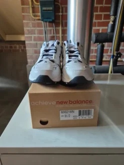 Nieuwe New Balance indoor sportschoenen mannen maat 43 – originele doos, retro look