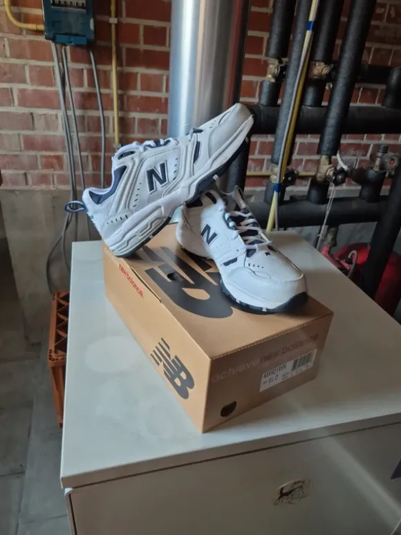 Nieuwe New Balance indoor sportschoenen mannen maat 43 – originele doos, retro look