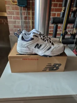 Nieuwe New Balance indoor sportschoenen mannen maat 43 – originele doos, retro look
