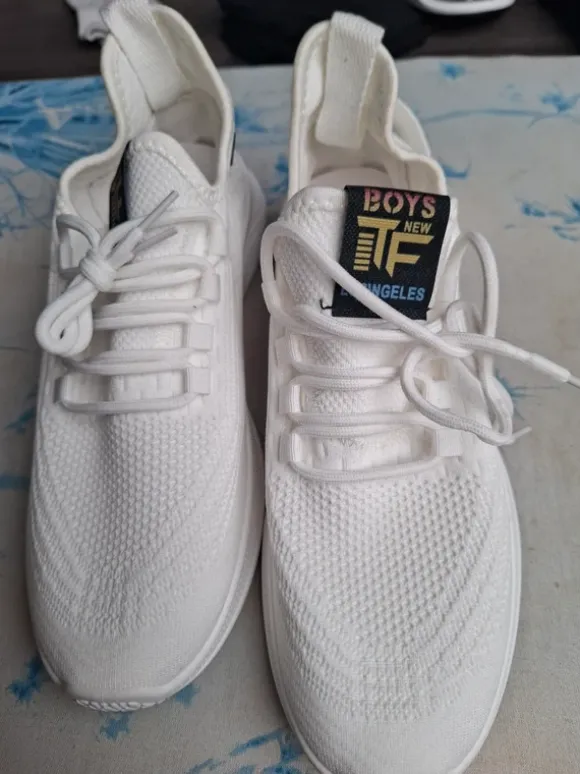 Nieuwe sportschoenen 43