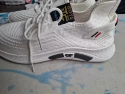 Nieuwe sportschoenen 43