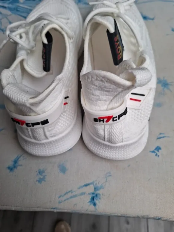 Nieuwe sportschoenen 43